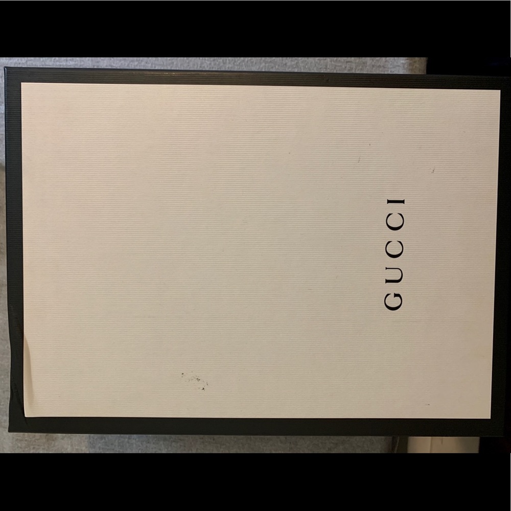 Authentic Gucci sneakers size 36 with fur